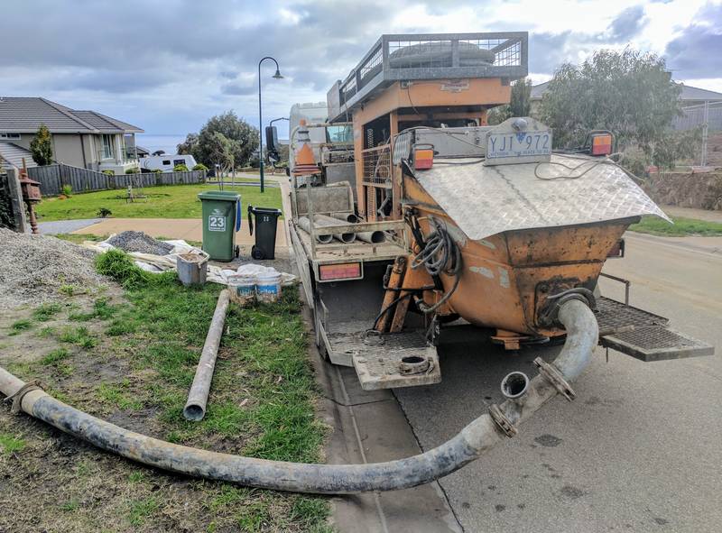 Concrete pumping truck