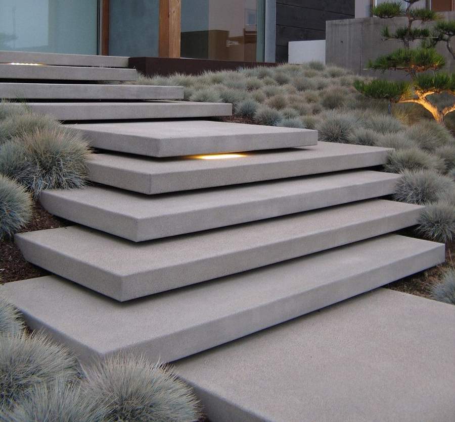 Floating concrete steps