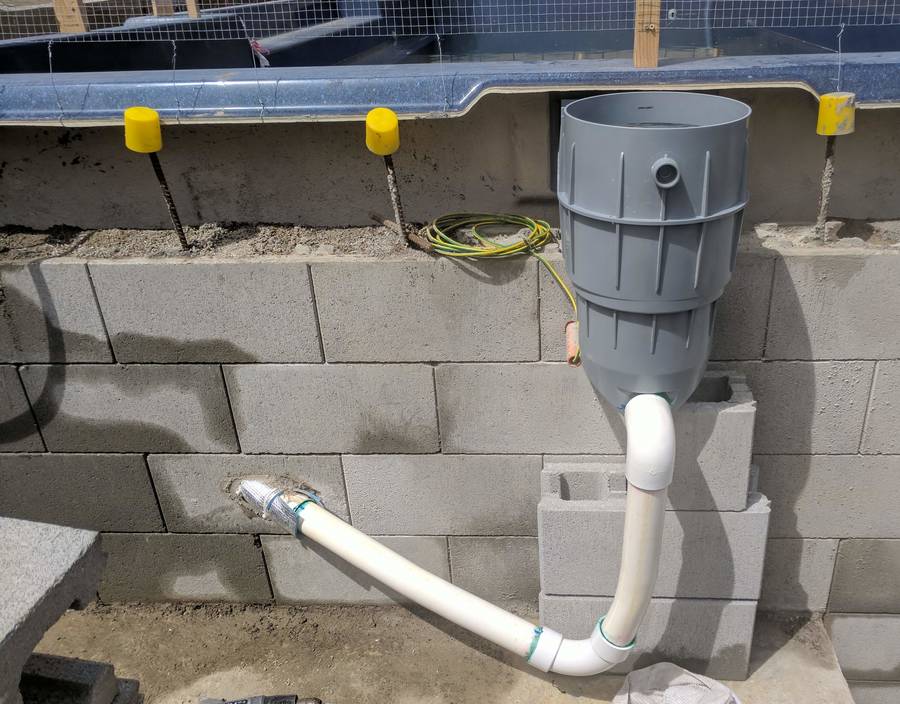 Installed skimmer