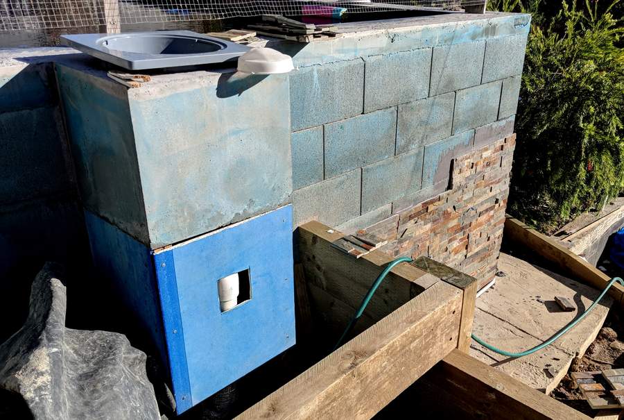 Skimmer box without tiles